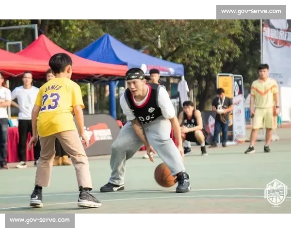 街头篮球文化的崛起与发展探索 运动精神与城市街头风貌的完美融合